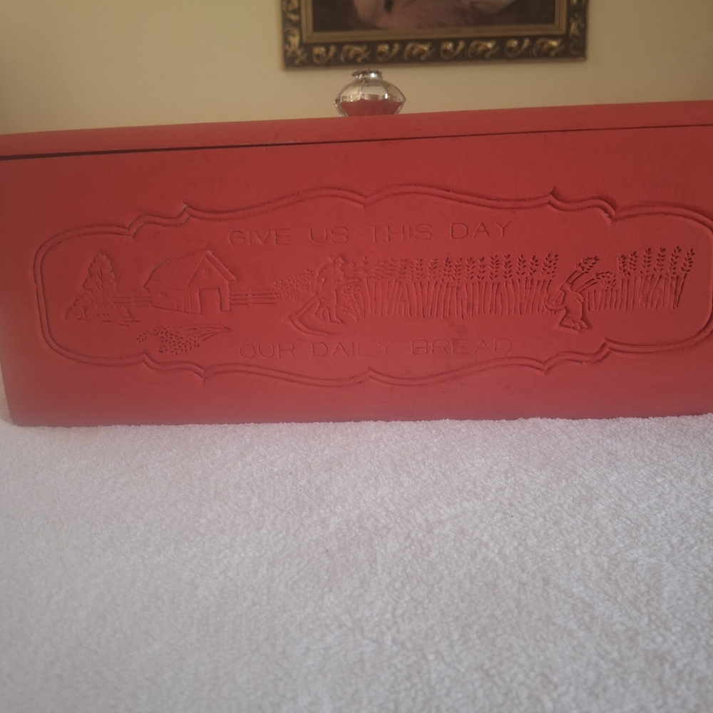 Red Bread Box with Engraved Design - Picture 5 of 6